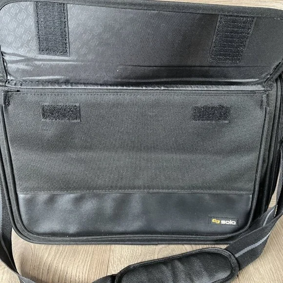 Solo Laptop Computer Bag Black Padded Multi Pocket 12x16x2 Handle or Shoulder - Picture 2 of 10